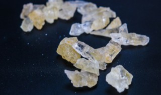 冰糖炖燕窝（冰糖炖燕窝的功效）